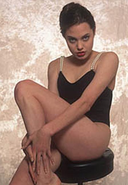 15P Angelina Jolie quality pics of tattoo on nude ass