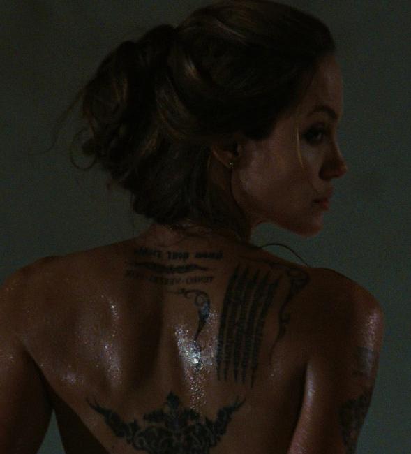 15P Angelina Jolie quality pics of tattoo on nude ass