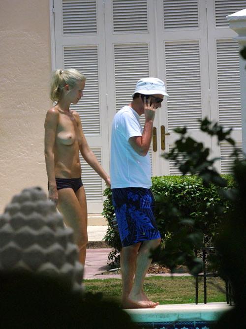 16P Claudia Schiffer showing her nice tits topless paparazzi pictures