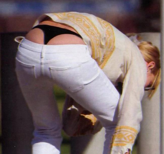 15P Uma Thurman exposed boobs and hairy pussy