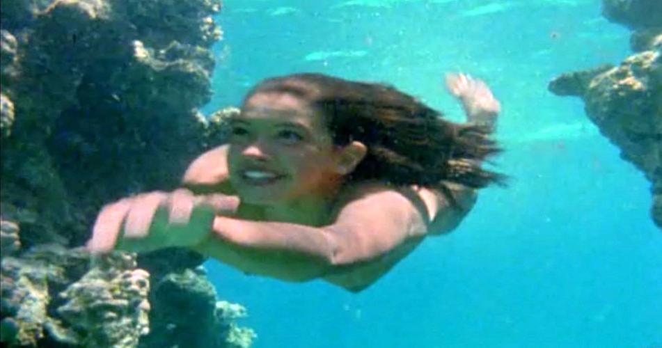 16P Phoebe Cates showing her nice big tits and hairy pussy in water