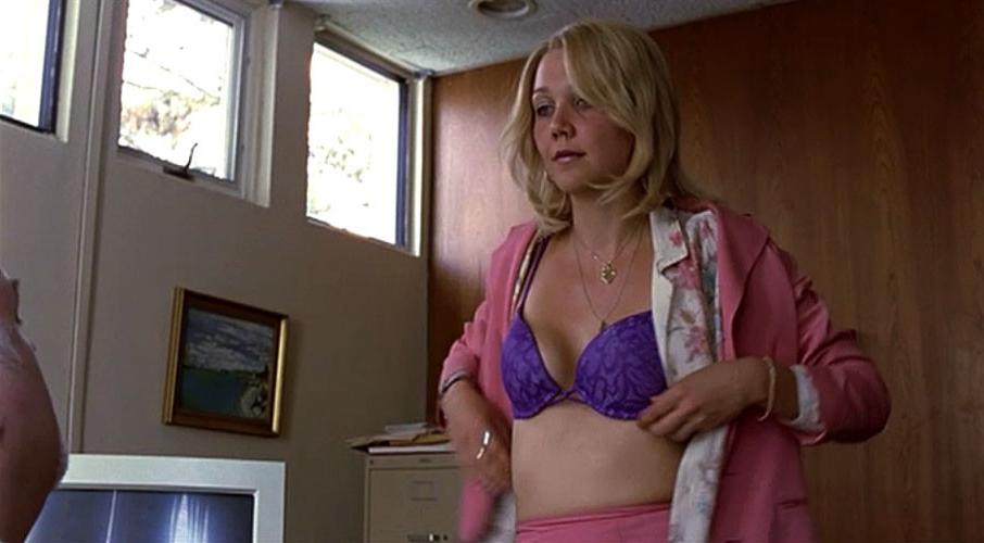 16P Maggie Gyllenhaal showing her nice big tits in nude movie caps