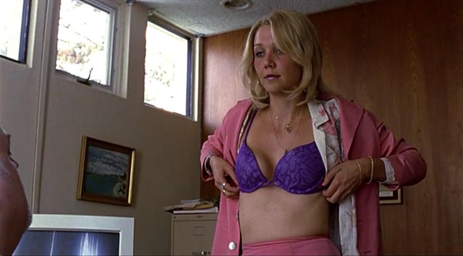 16P Maggie Gyllenhaal showing her nice big tits in nude movie caps