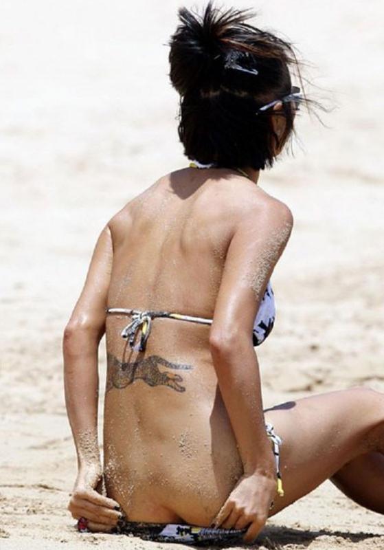 15P Bai Ling hard nipples and expose her tits