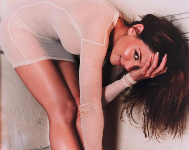 15P Katie Holmes shows her nice nude titties