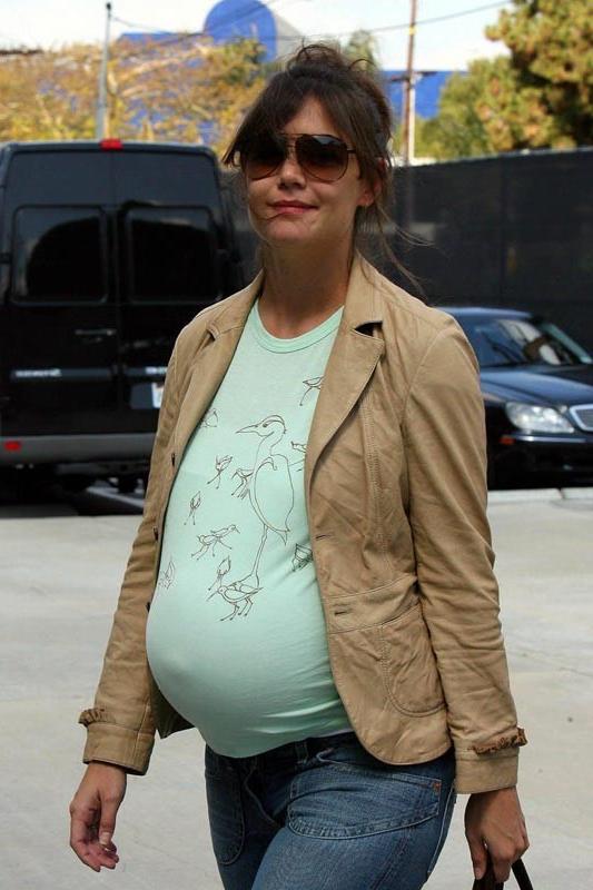 15P Katie Holmes shows her nice nude titties