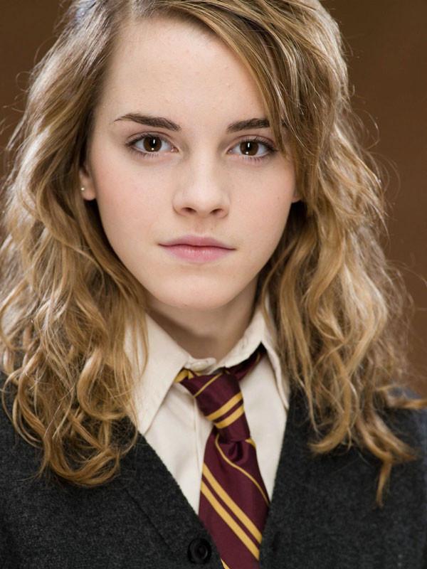 15P Emma Watson upskirt of her see thru panties