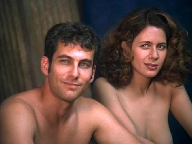16P Jessica Hecht showing her nice big tits in nude movie caps