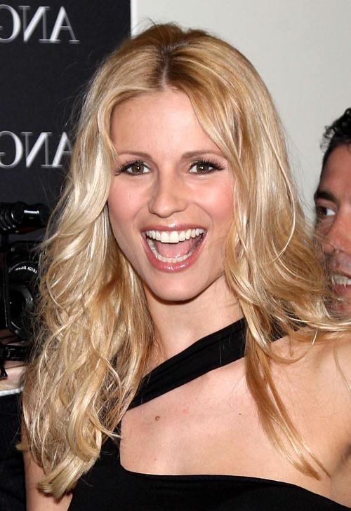 16P Michelle Hunziker showing her nice big tits on beach paparazzi pictures