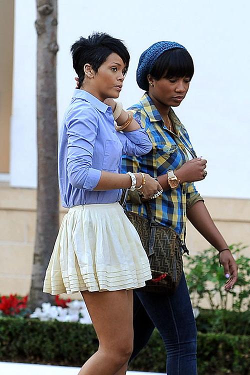 16P Rihanna showing her nice tits in see thru dress and ass on stage