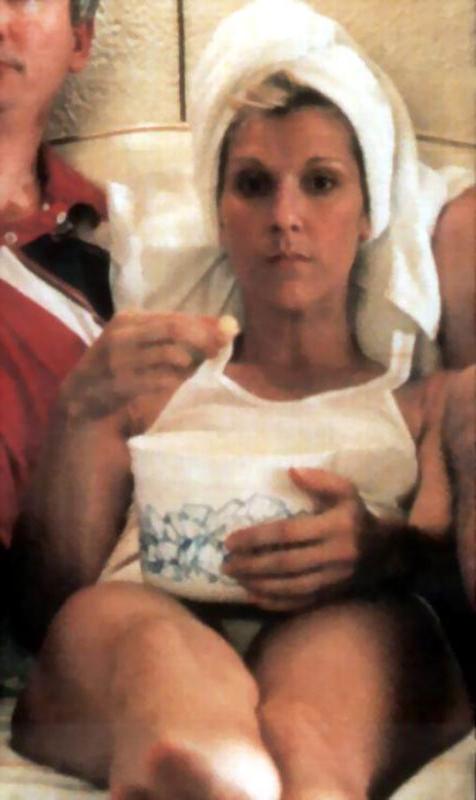 15P Celine Dion flashing slender body in sexy bikini