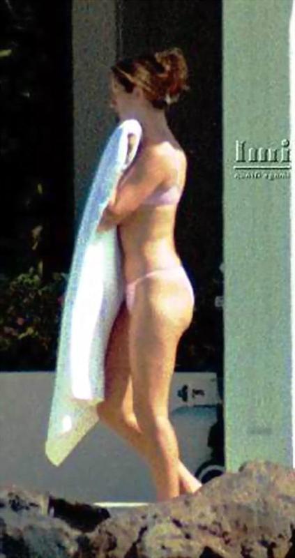 15P Celine Dion flashing slender body in sexy bikini