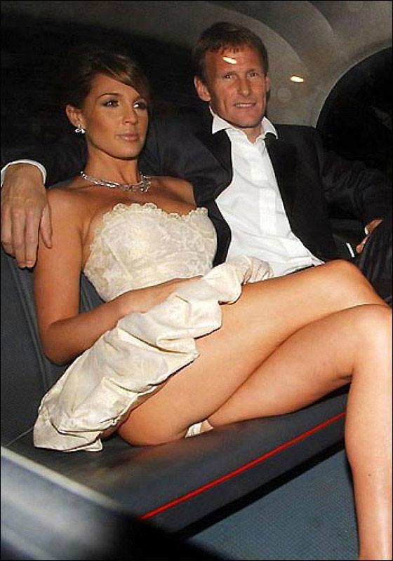 15P Celebrity Danielle Lloyd awesome cleavage pictures