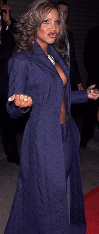 15P Celebrity ebony Toni Braxton see thru while posing