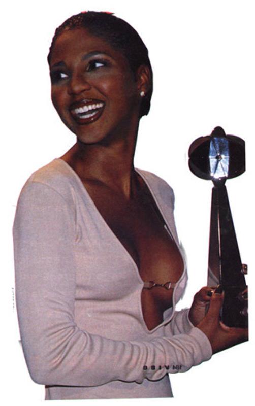 15P Celebrity ebony Toni Braxton see thru while posing