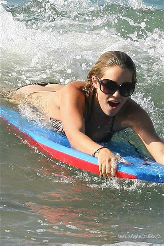 15P Celebrity blonde babe Lauren Conrad stunning ass in bikini