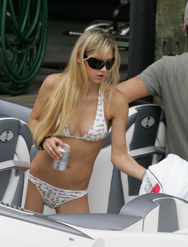 15P Celebrity Anna Kournikova really amazing sexy ass in bikini