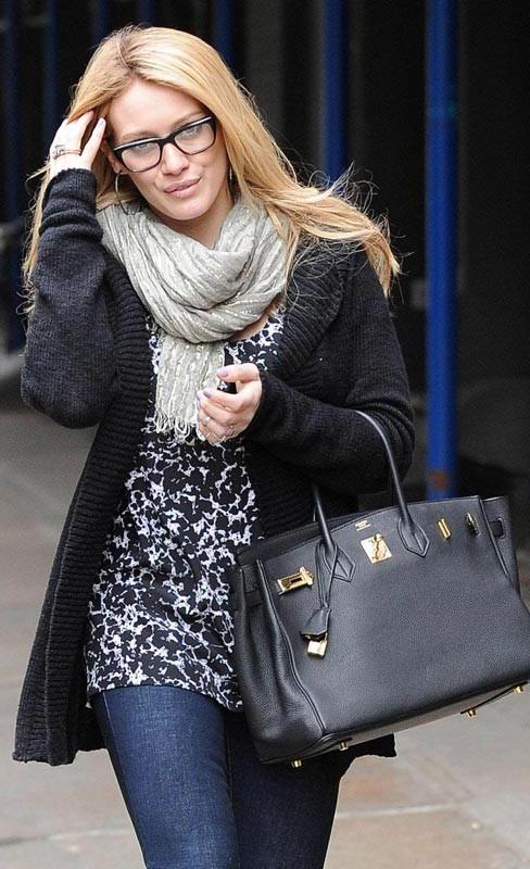 15P Celebrity Hilary Duff upskirt of her orange panties