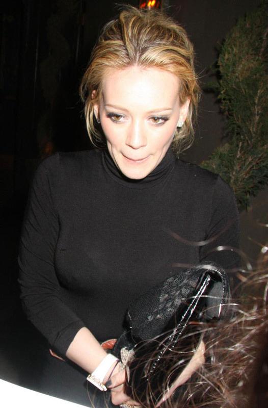 15P Celebrity Hilary Duff upskirt of her orange panties