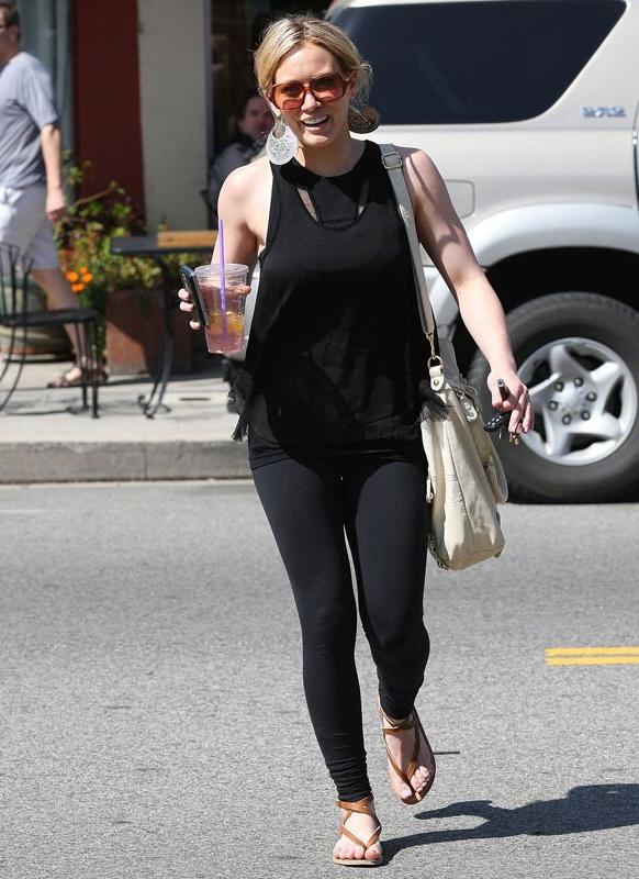 15P Celebrity Hilary Duff upskirt of her orange panties