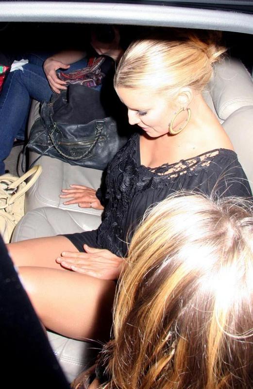 15P Celeb Jessica Simspon showing her fantastic ass and cleavage