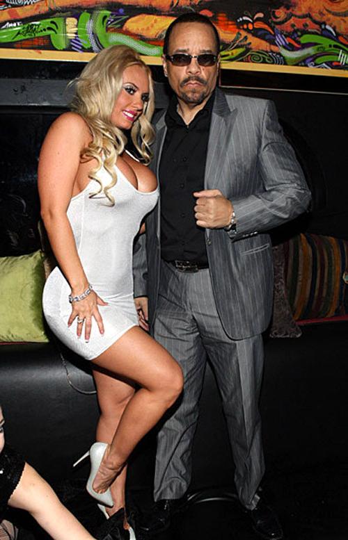 16P Nicole Coco Austin showing her great ass and nice big tits