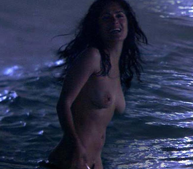 15P Celeb Salma Hayek expose her very sexy body and nice tits