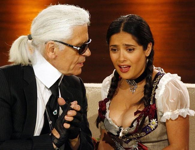 15P Celeb Salma Hayek expose her very sexy body and nice tits