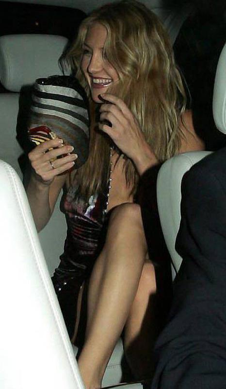 15P Celebrity Kate Hudson nice perky tits and wild dancing