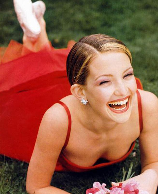 15P Celebrity Kate Hudson nice perky tits and wild dancing