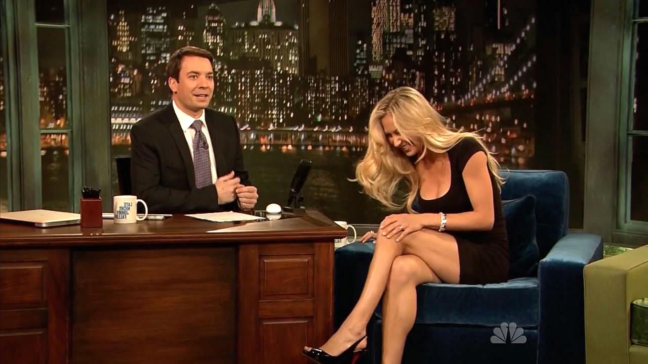 16P Anna Kournikova showing her nice big tits on beach and her great legs