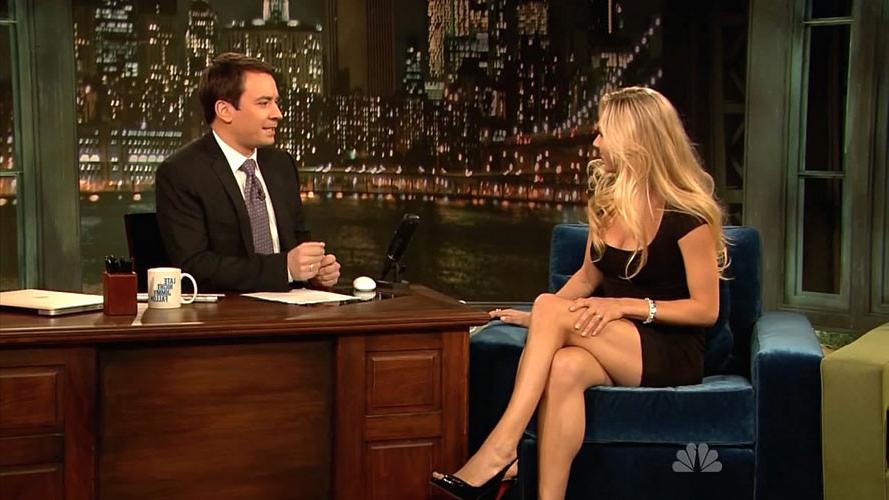 16P Anna Kournikova showing her nice big tits on beach and her great legs