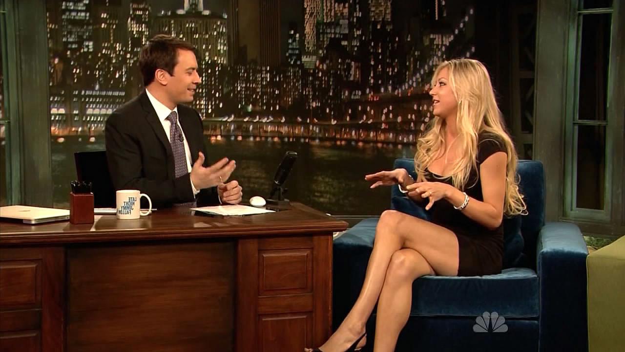 16P Anna Kournikova showing her nice big tits on beach and her great legs