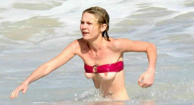 15P Celebrity Kirsten Dunst nice nipple slip on the beach