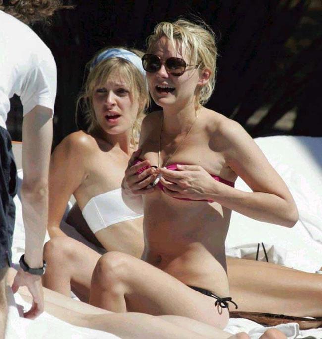 15P Celebrity Kirsten Dunst nice nipple slip on the beach