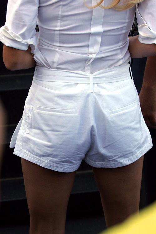 16P Pamela Anderson nice oops paparazzi pictures and showing her big tits and pussy