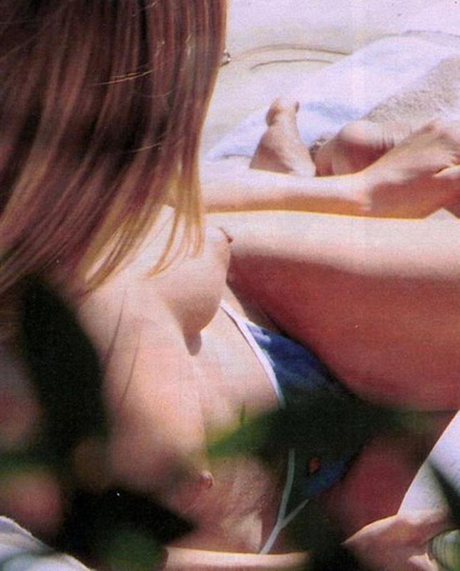 15P Celebrity Jennifer Aniston shows nude topless and sexy ass
