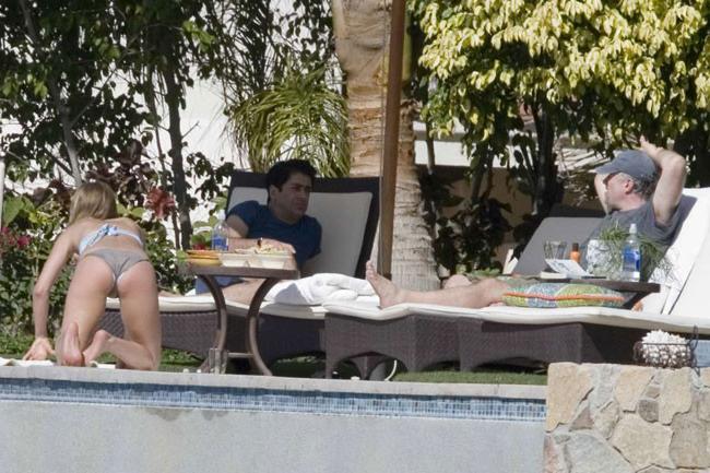 15P Celebrity Jennifer Aniston shows nude topless and sexy ass