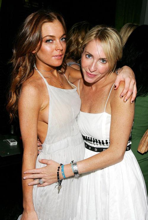16P Lindsay Lohan nice sideboob paparazzi pictures and showing her big tits and upsk