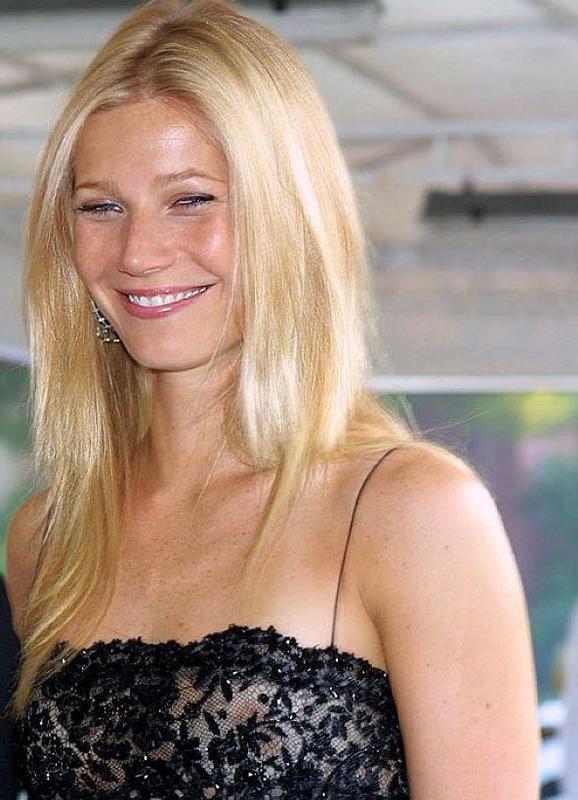 15P Celebrity Gwyneth Paltrow totally exposed hairy pussy and tits