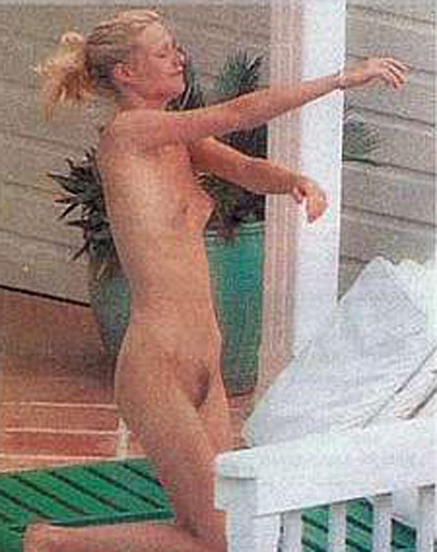 15P Celebrity Gwyneth Paltrow totally exposed hairy pussy and tits