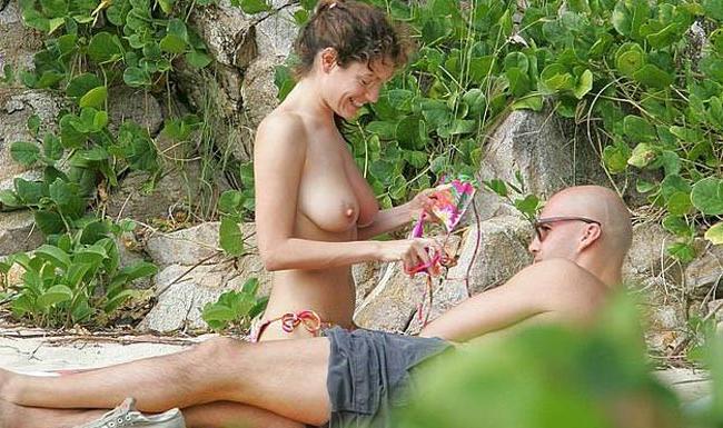 15P Celebrity Kelly Brook nice up skirt and great nude boobs