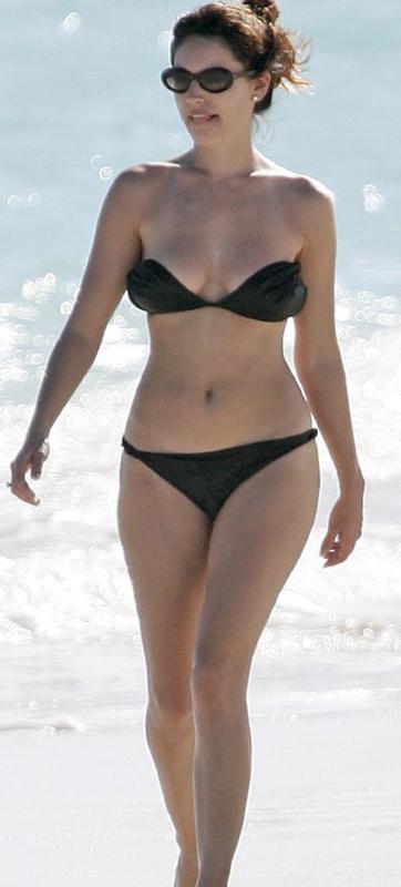 15P Celebrity Kelly Brook nice up skirt and great nude boobs