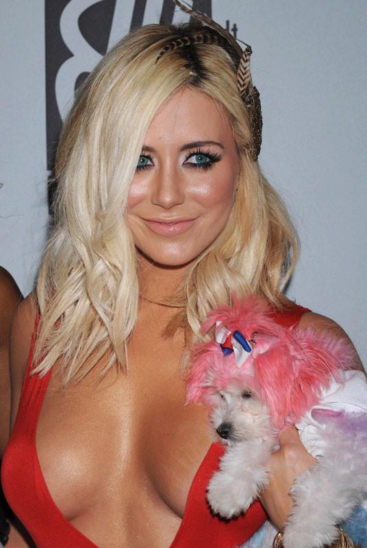 16P Celebrity Aubrey Oday showing her perfect big boobs