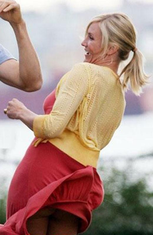 15P Celebrity Cameron Diaz shoing exposed perky tits