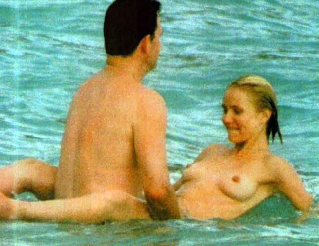 15P Celebrity Cameron Diaz shoing exposed perky tits