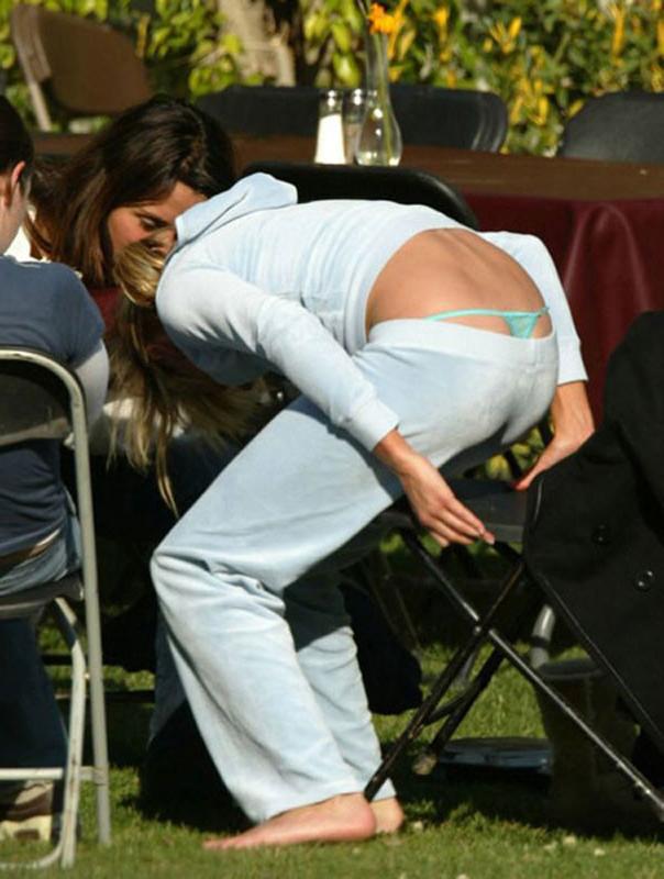 15P Celebrity Cameron Diaz shoing exposed perky tits