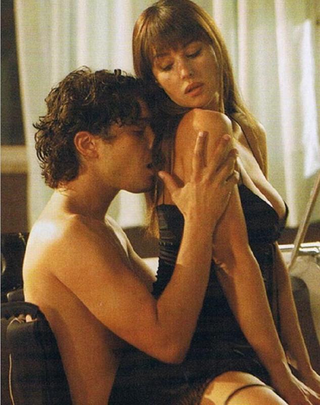 15P Celebrity Monica Bellucci nice nude tits and hairy pussy