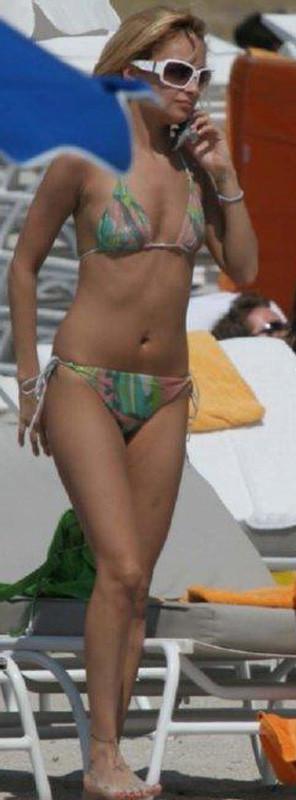 15P Celebrity Nicole Richie showing her nude perky tits in public