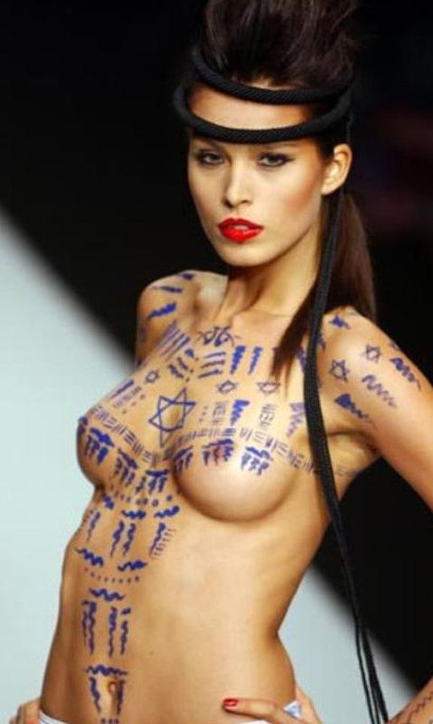 15P Celebrity Petra Nemcova exposed sexy tits in sexy lingerie